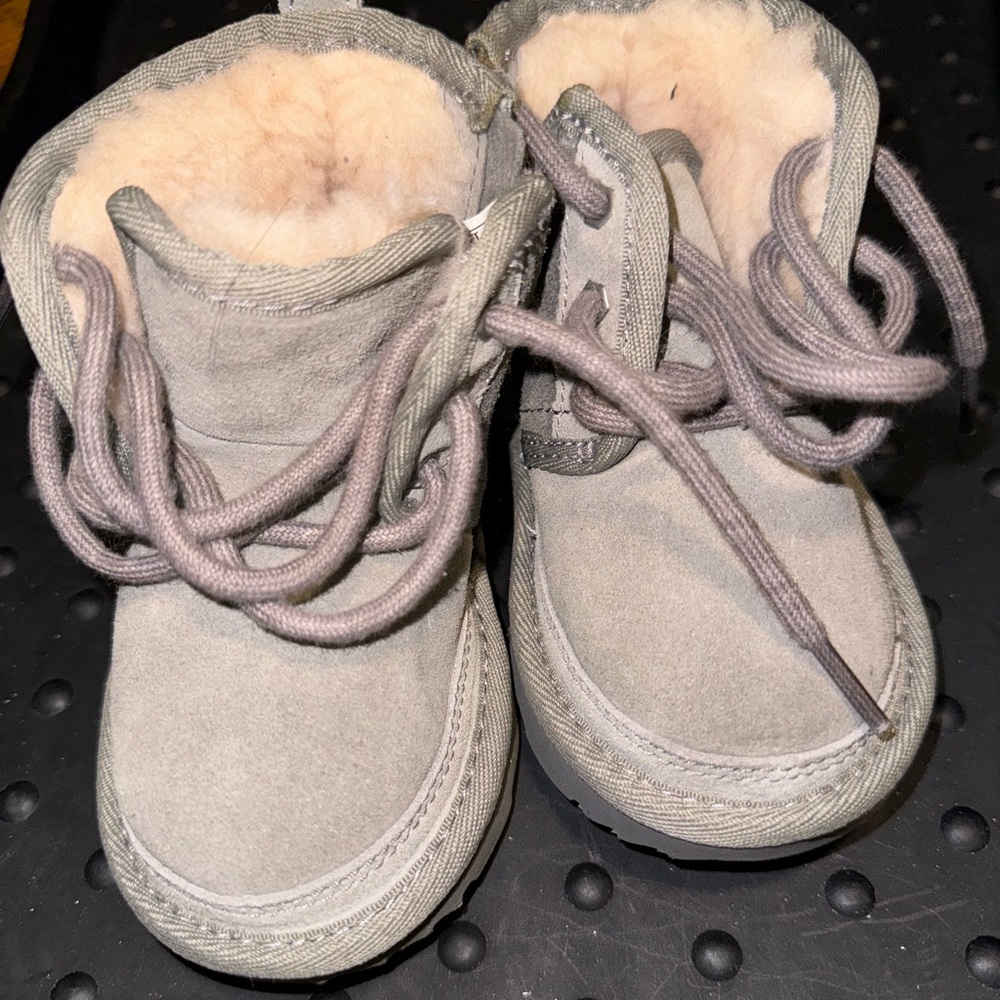 UGG 7C